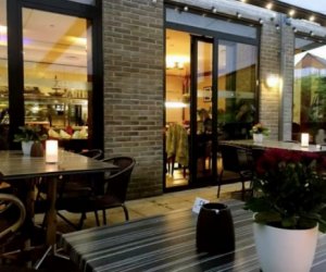 赴丹麥（靈斯泰茲）- 餐館中餐 夫妻工